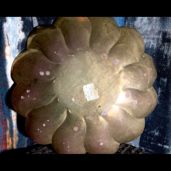 Large Vintage Brass Flower Shaped Charger | Tray Platter | Antiqued Patina - Picture 9 of 12